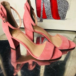 VINCE CAMUTO soft pink suede block heels 💕💕💕